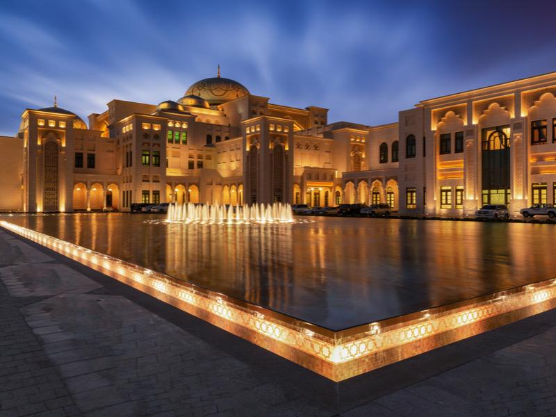 Panorámica del Skyline de Dubái con el Burj Khalifa al Atardecer