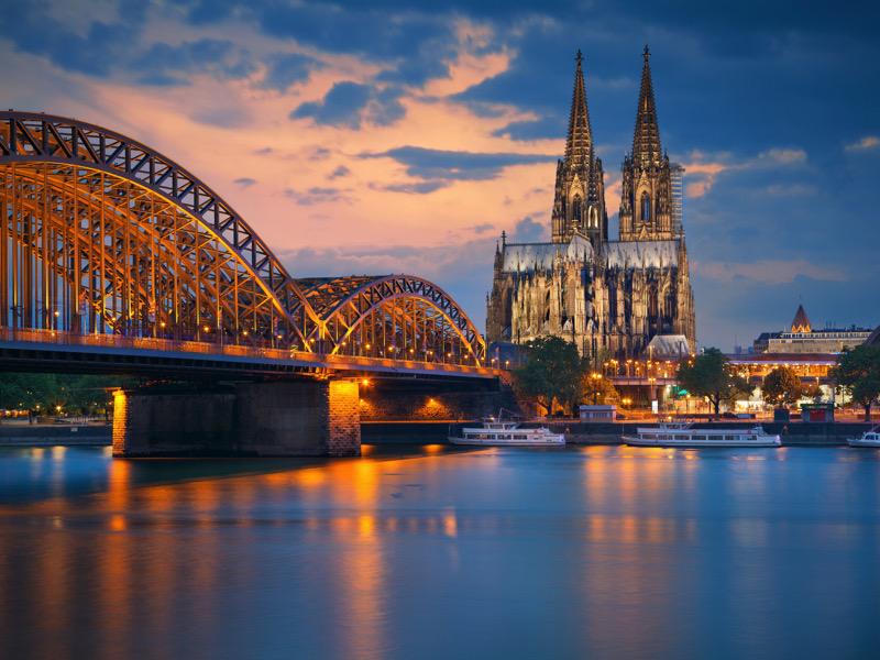 Crucero navegando por el Norte de Europa con paisajes impresionantes