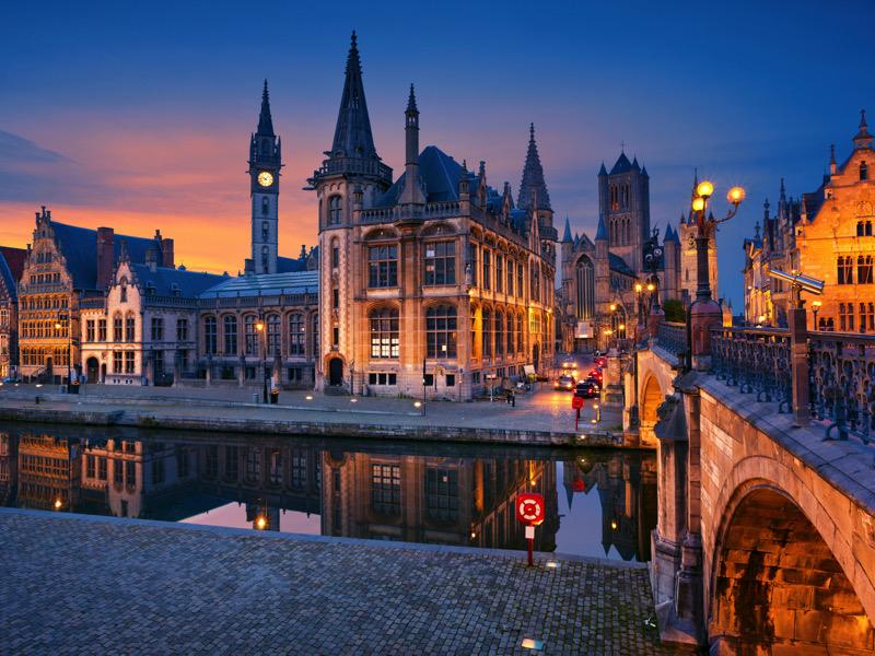 Imagen de un crucero navegando por el Norte de Europa