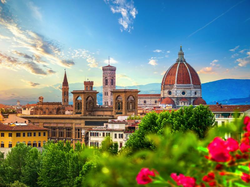 Panorámica de monumentos icónicos en Roma y Florencia