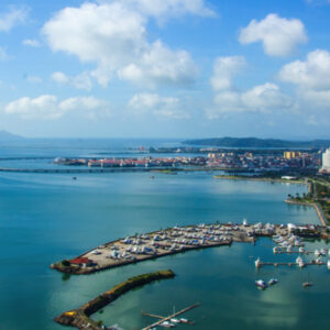 Imagen de una cena con vista panorámica en Panamá