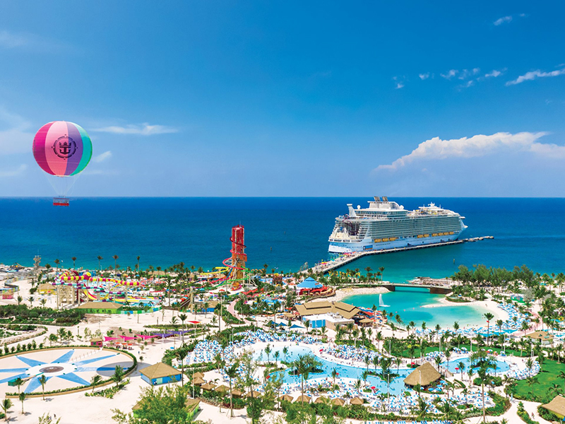 Vista del Crucero Harmony of the Seas navegando en el océano